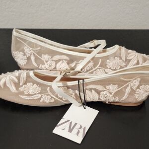 Zara Women's Beige Floral Flats